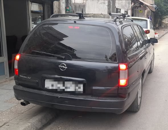 أوبل أوميغا 1997 - صورة 3