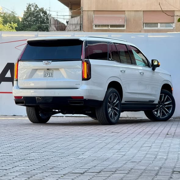 كاديلاك اسكاليد 2023 - صورة 4