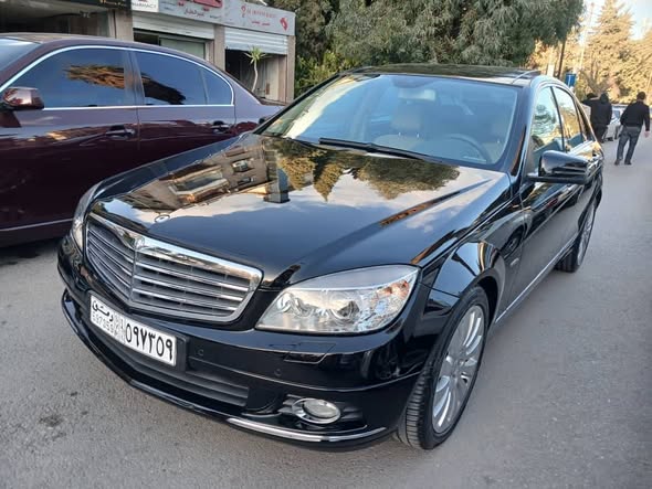 مرسيدس C200 2009 - صورة 1