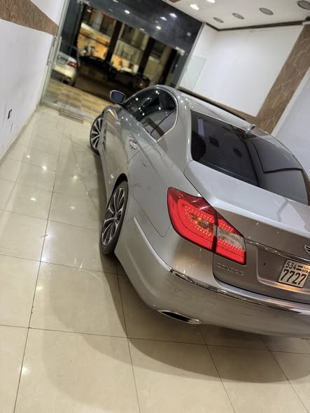 هيونداي جينيسيس 2012 - صورة 5