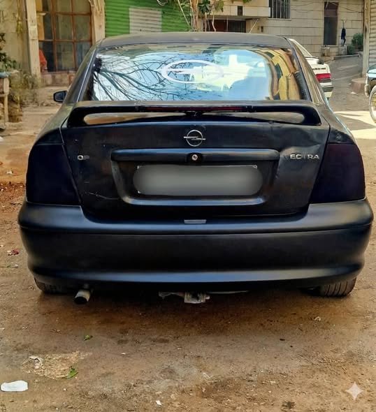 اوبل فيكترا 1996 - صورة 1