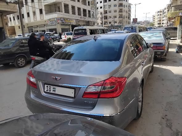 هيونداي جينيسيس 2012 - صورة 3