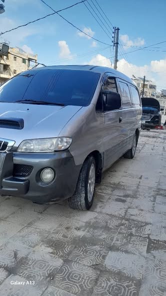 هيونداي ستاريكس 2003 - صورة 2