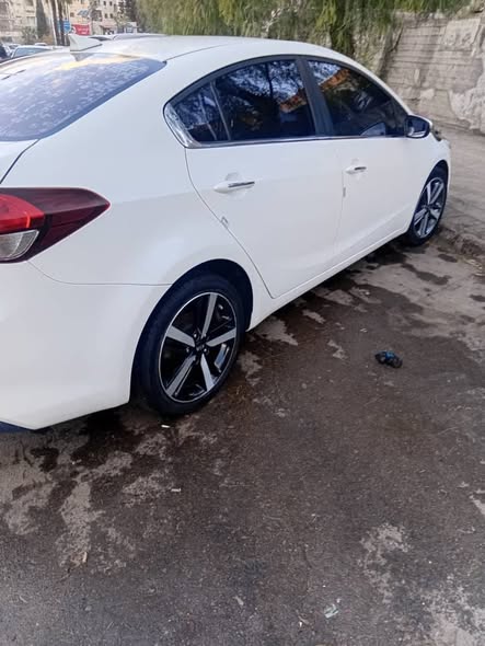 كيا كي ثري 2016 - صورة 1