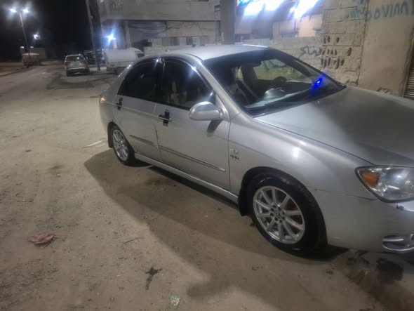 كيا سيراتو 2006 - صورة 3