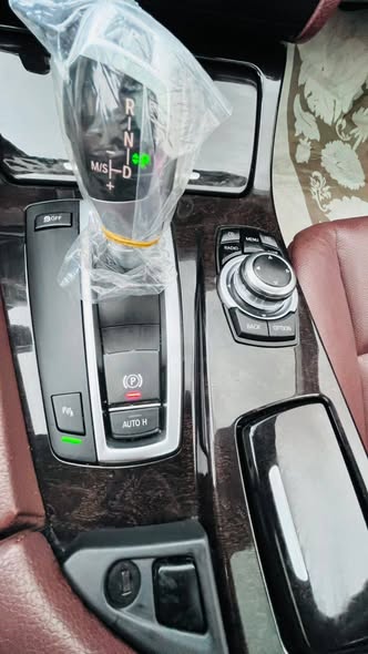 بي إم دبليو 520 2011 - صورة 5