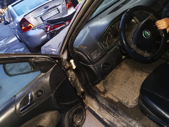 سكودا اوكتافيا 2003 - صورة 1