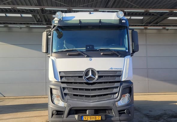 مرسيدس اكتروس 2016 - صورة 4