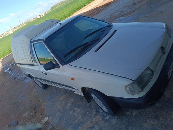 سكودا بيك أب 1997 - صورة 1