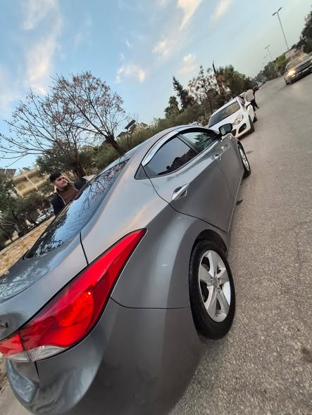 هيونداي أفانتي 2012 - صورة 2