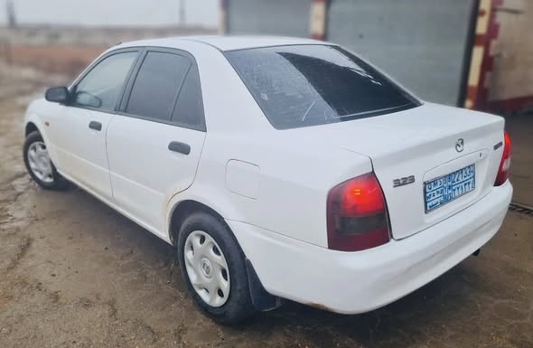 مازدا 323 2000 - صورة 2