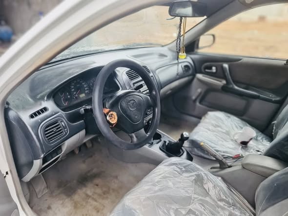 مازدا 323 2000 - صورة 3