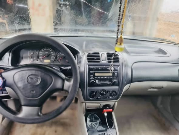 مازدا 323 2000 - صورة 4