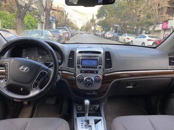 هيونداي سانتفي 2011 - صورة 2