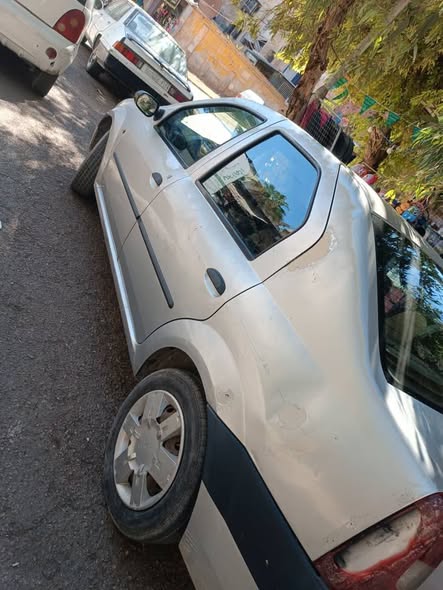 داسيا لوغان 2007 - صورة 4