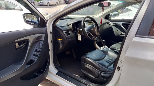 هيونداي افانتي 2012 - صورة 5