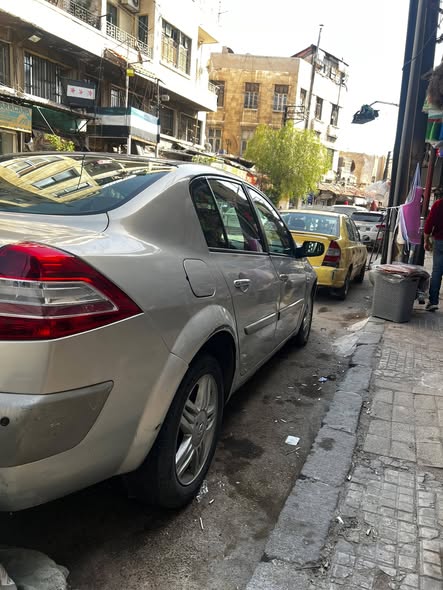 رينو ميغان 2004 - صورة 3