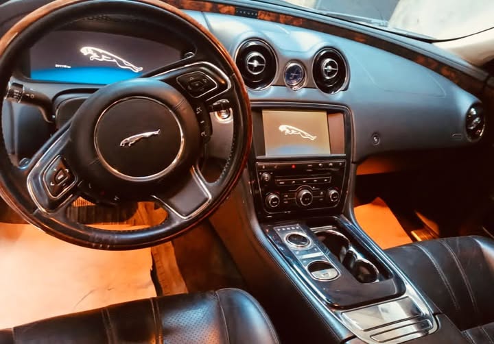 جاكوار XJ 2014