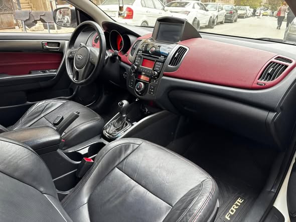 كيا فورتي 2011 - صورة 4