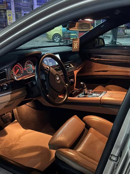 بي ام 740 Li 2012 - صورة 4