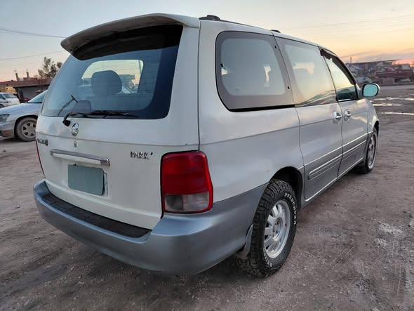 كيا كرنفال 2001 - صورة 1