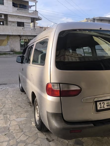 هيونداي ستاريكس 2003 - صورة 2