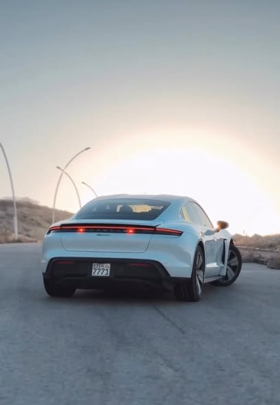 بورش تايكان 2022 - صورة 4