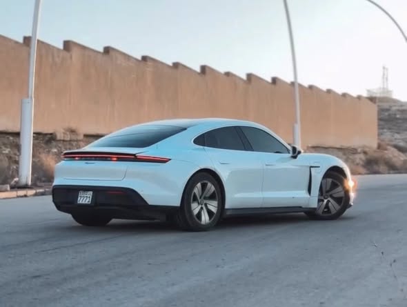 بورش تايكان 2022 - صورة 5