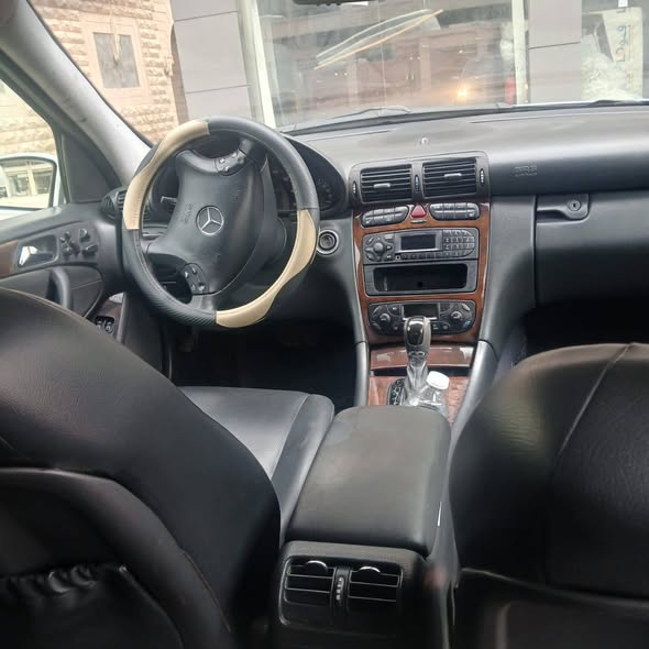 مرسيدس سي 2002 - صورة 1