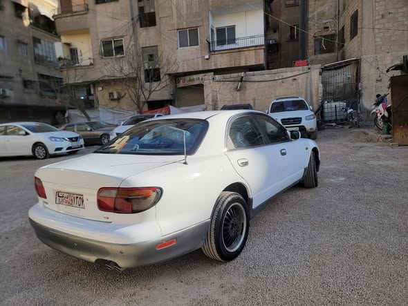 مازدا 626 1996 - صورة 1