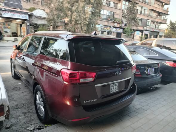 كيا سيدونا 2017 - صورة 5