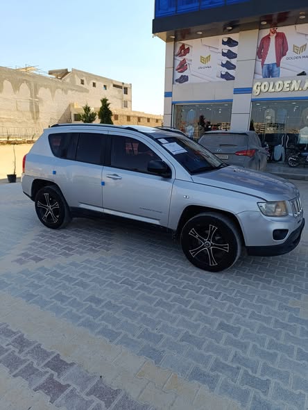 جيب كومباس 2011 - صورة 2