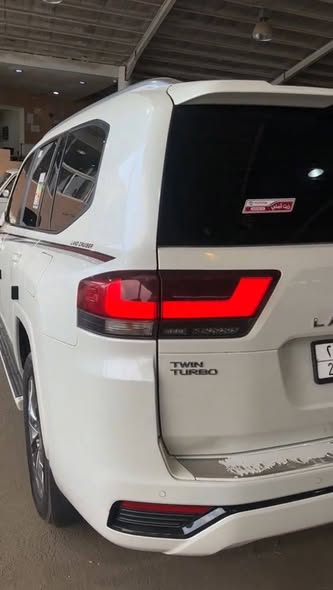 تويوتا لاندكروز 2022 - صورة 3