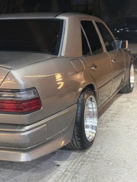 مرسيدس 200 1990 - صورة 2