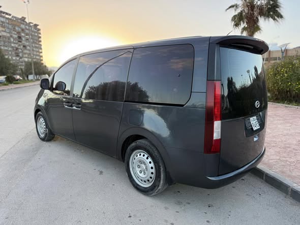 هيونداي ستاريا 2022 - صورة 2