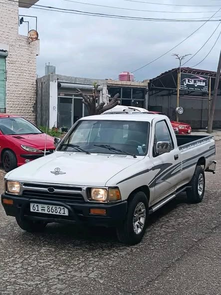 تويوتا هايلوكس 1991 - صورة 1