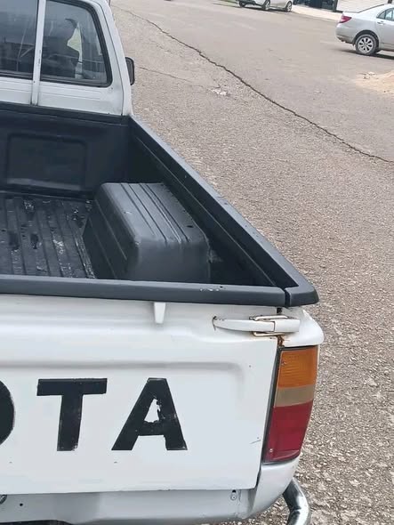 تويوتا هايلوكس 1991 - صورة 4