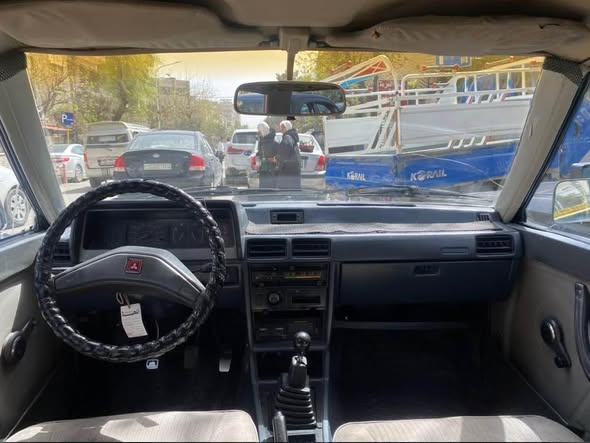 ميتسوبيشي لانسر 1983 - صورة 4