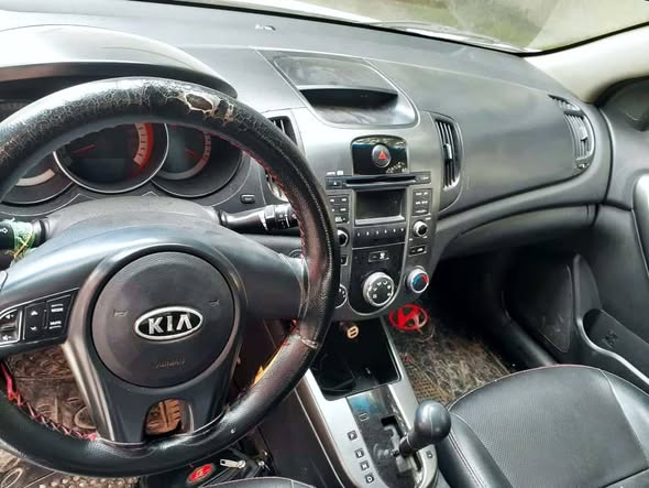 كيا فورتي 2010 - صورة 2