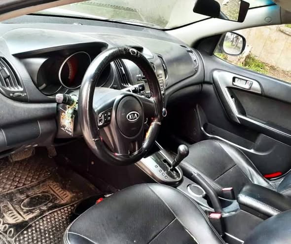 كيا فورتي 2010 - صورة 4