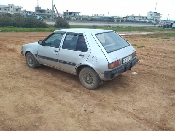 ميتسوبيشي 1200 1983 - صورة 3