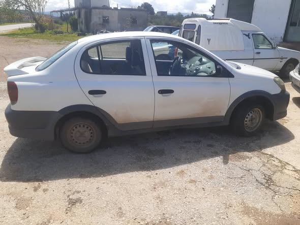 تويوتا ايكو 2004 - صورة 3