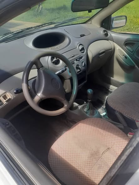 تويوتا ايكو 2004 - صورة 5