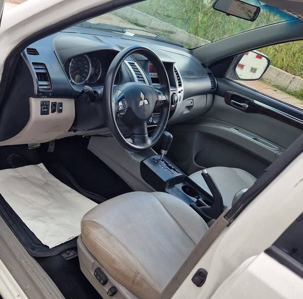 ميتسوبيشي باجيرو سبورت 2010 - صورة 2