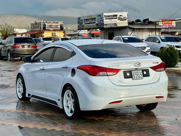 هيونداي افانتي 2011 - صورة 5