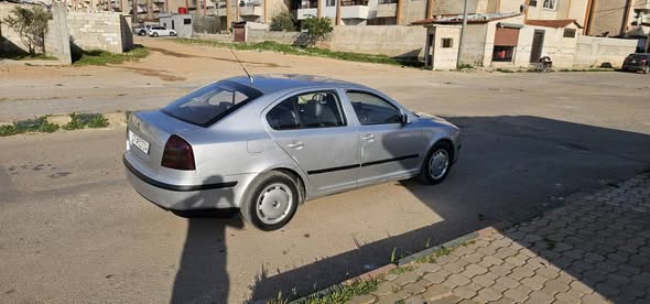 سكودا اوكتافيا 2006 - صورة 1