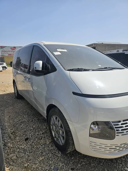 هيونداي ستاريا 2023 - صورة 3