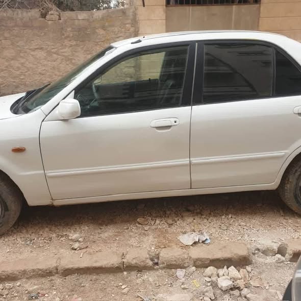 مازدا 323 2001 - صورة 1