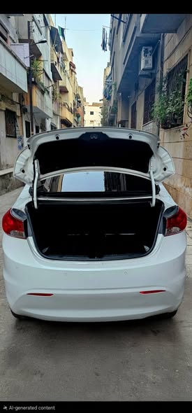 هيونداي أفانتي 2012 - صورة 2