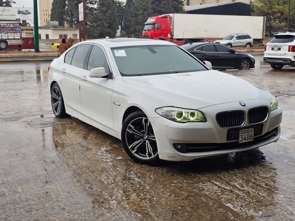 بي إم دبليو 520 2011 - صورة 3
